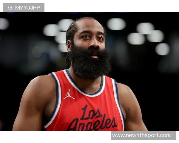 哈登半场表现亮眼三投两中助攻9次助力球队进攻展现全能风采 哈登半场表现亮眼三投两中助攻9次助力球队进攻展现全能风采