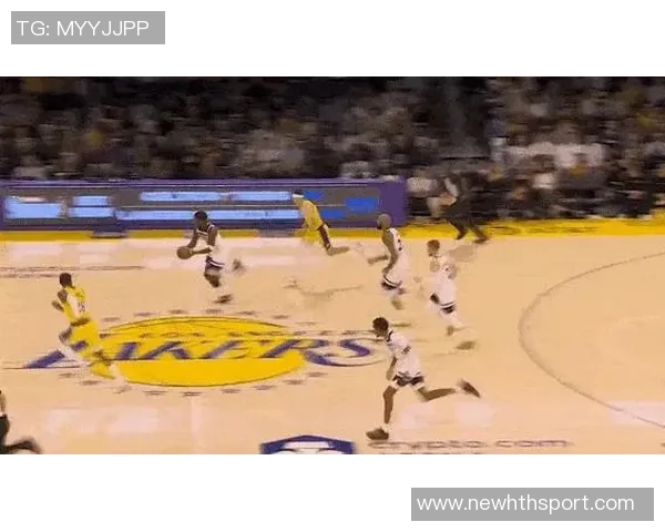 爱德华兹精彩突破拉杆换手上篮展现超强观赏性引发全场欢呼 爱德华兹精彩突破拉杆换手上篮展现超强观赏性引发全场欢呼