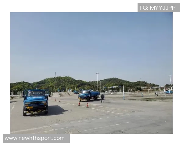 刚满18岁的小伙学驾照女友驾车送他去巴萨训练场