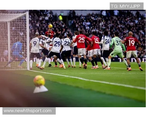 德里赫特社交媒体分享庆祝照片感谢曼联球迷支持艰难比赛后的喜悦